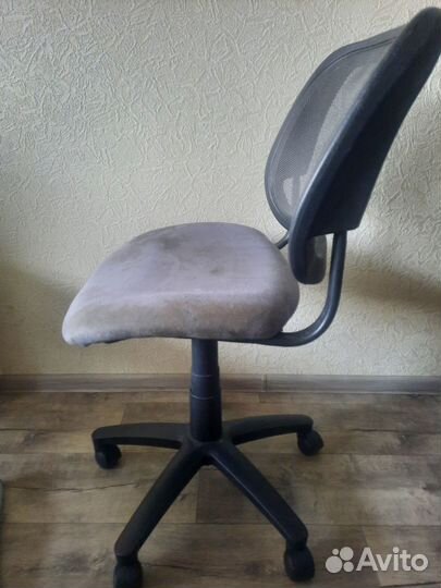 Офисное кресло