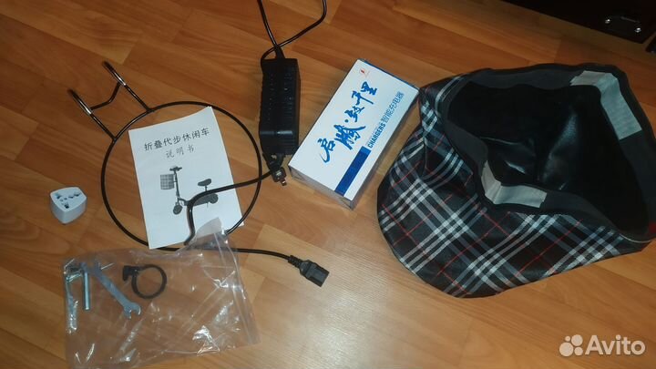 Электросамокат красно-черный