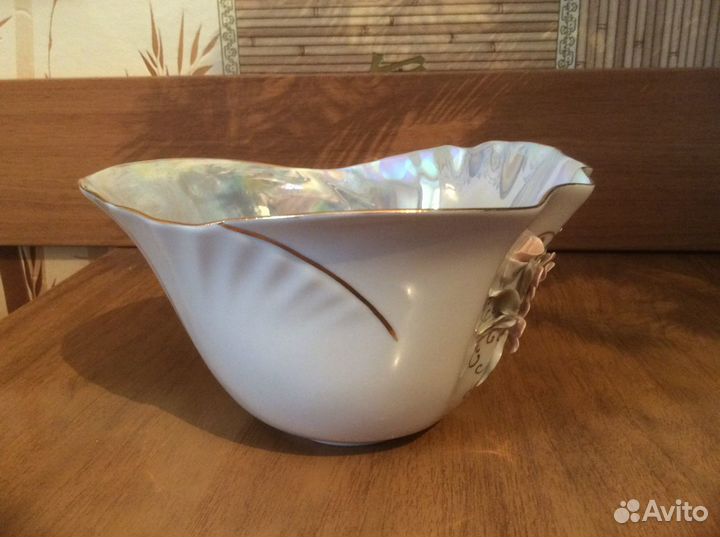 Фарфоровая вазочка