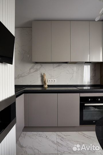 Кухня на заказ с доводчиками