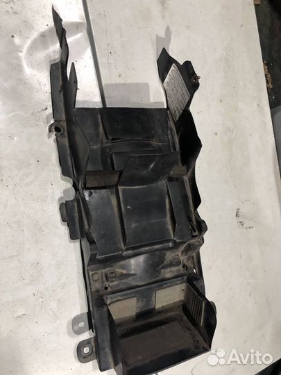 Пластик подрамника для Suzuzki SV650 99-02