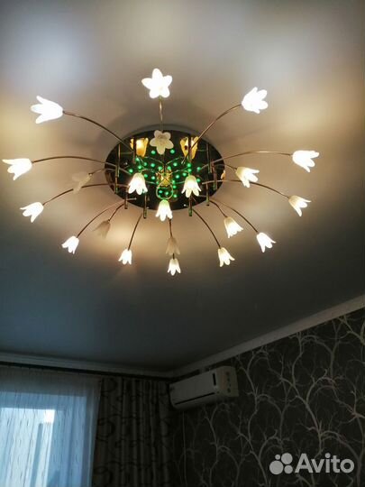 Продам люстру