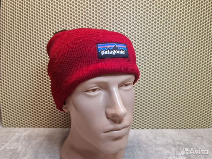 Зимняя шапка Patagonia красного цвета