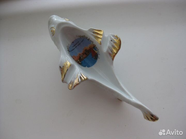 Продам фарфоровую пепельницу в виде рыбки