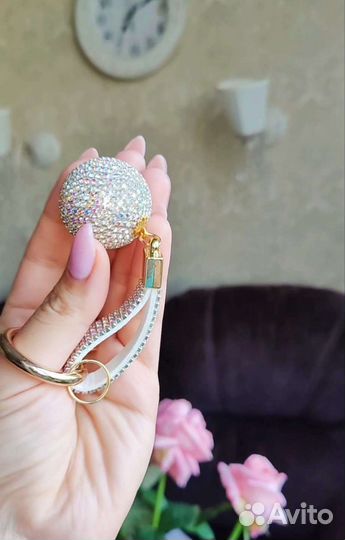 Брелок со стразами