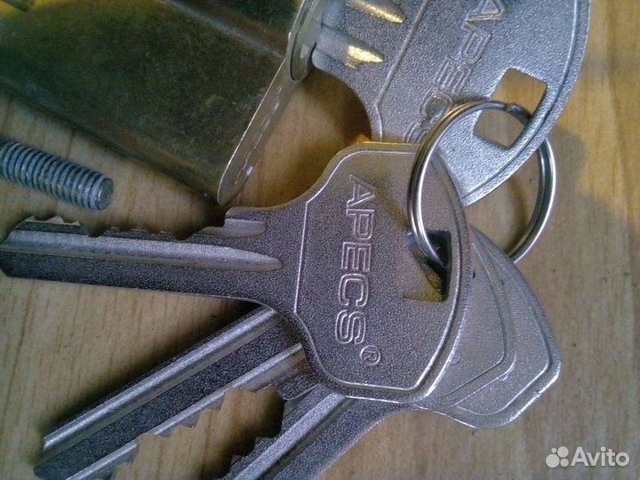 Личинка замка Апекс.Замок гаражный СССР