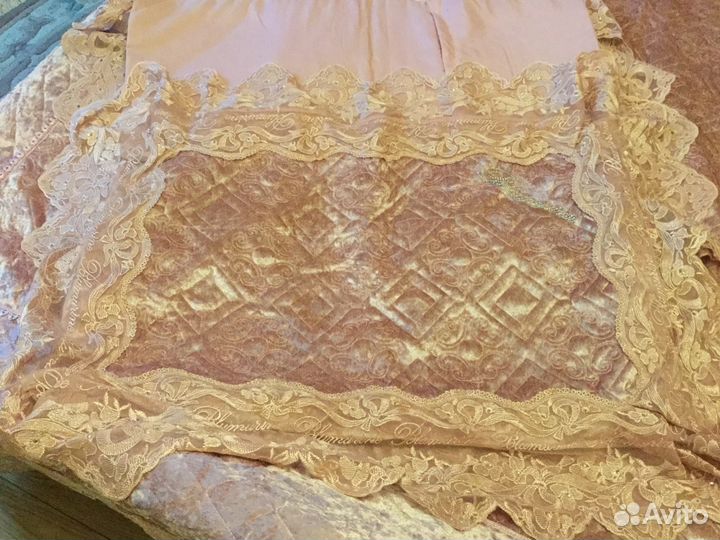 Комплекты на кровать покрывало и две наволочки