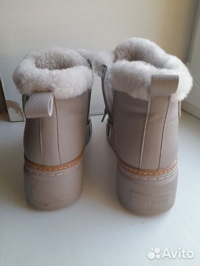 Ботинки женские зимние. 39