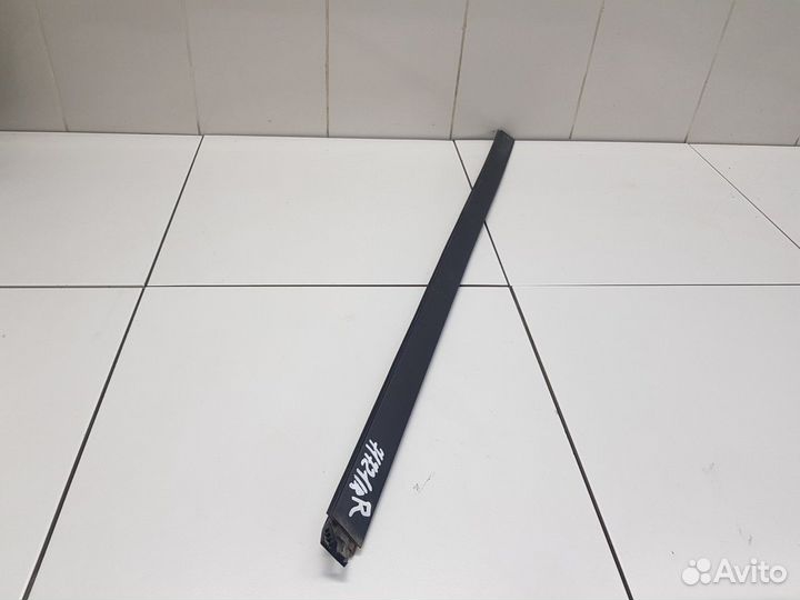 Накладка лобового стекла правая (Geely Coolray)