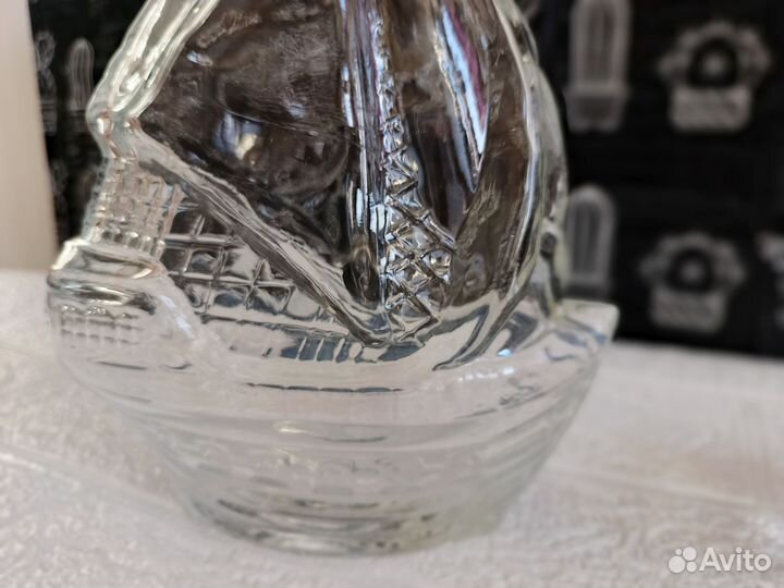 Графин стеклянный в форме корабля