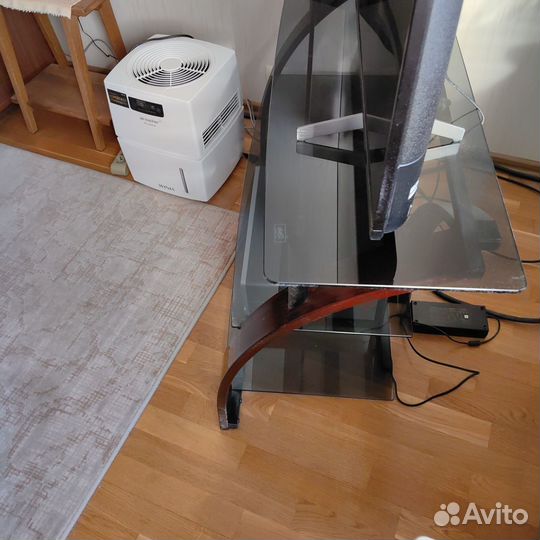 Стеклянная тумба под тв телевизор