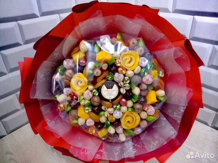 Букет из сухофруктов и орехов учителю