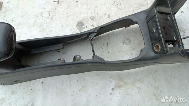 Центральная консоль с подлокотником Vectra b рест