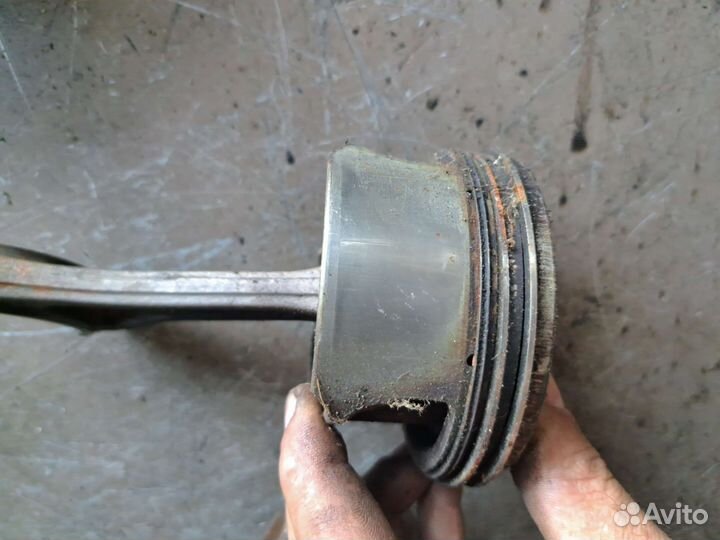 Поршень с шатуном на BMW E65 E66