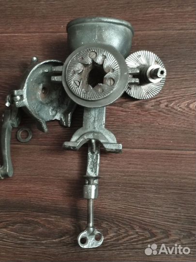 Мельница ручная для зерновых. бобовых зерен СССР