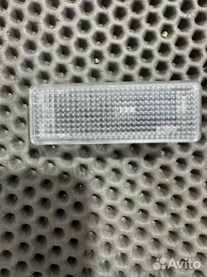 Плафон подсветки салона передний правый Land Rover