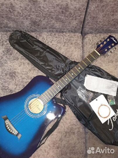 Гитара новая с чехлом и аксессуарами