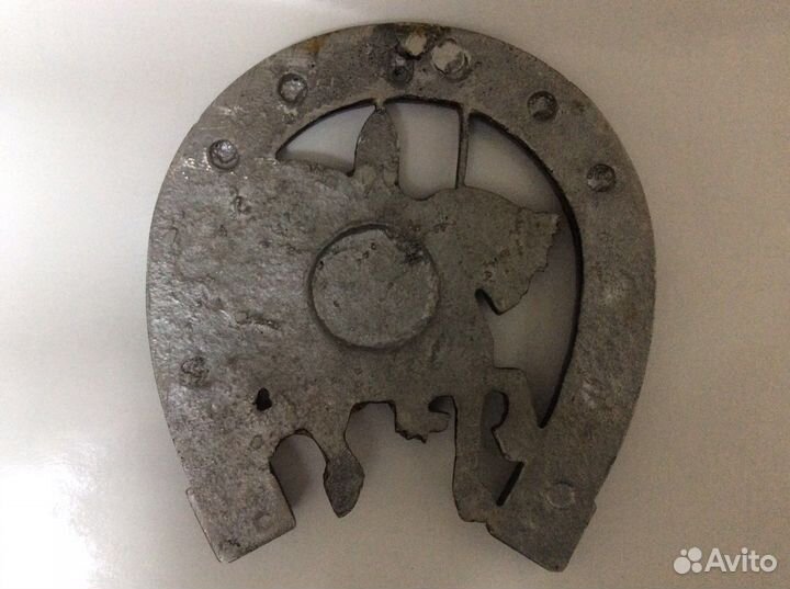 Рельеф настенный «охотники на привале» и подкова