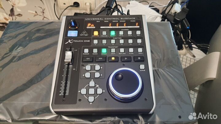 Миди-контроллер behringer X-touch ONE