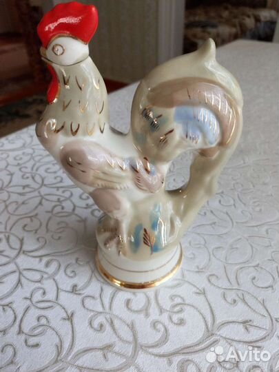 Статуэтка фарфоровая 