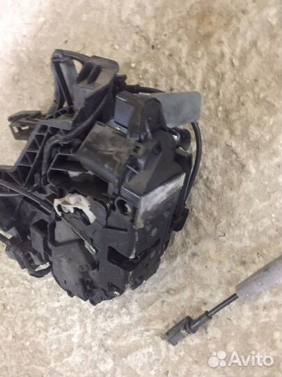 Замок дверной на Volvo Xc 60