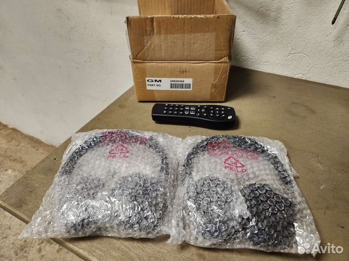 Беспроводные наушники и пульт General Motors