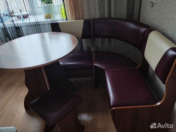 Кухонный уголок со столом бу