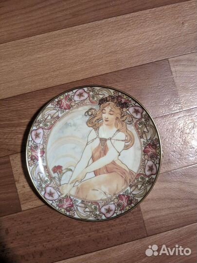 Настенная тарелка