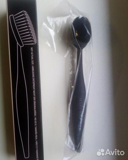 Кисть для нанесения тональных средств