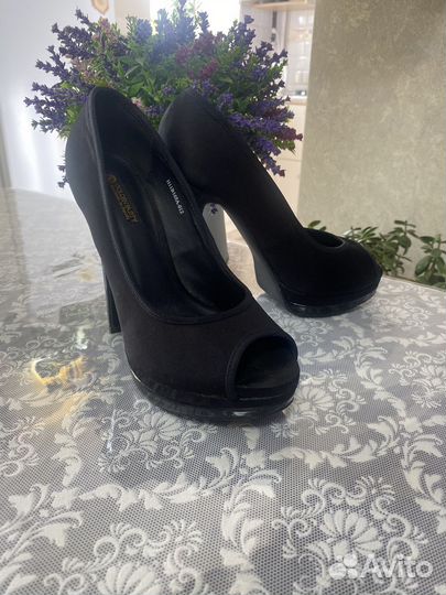 Туфли на высоком каблуке р-р 37