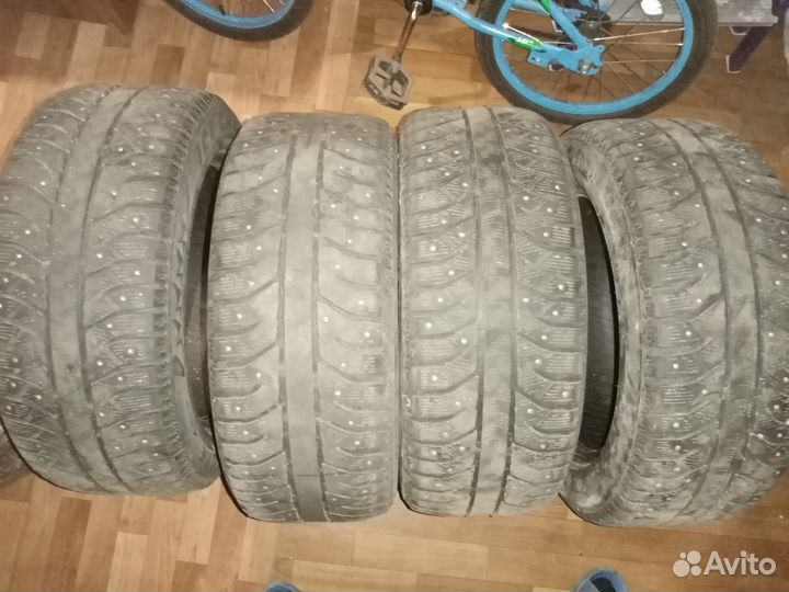 Bridgestone Ice Cruiser 7000 215/55 R16