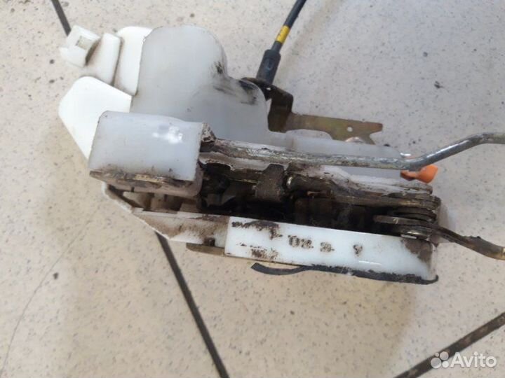 Замок дверной передний левый Mitsubishi Lancer 9