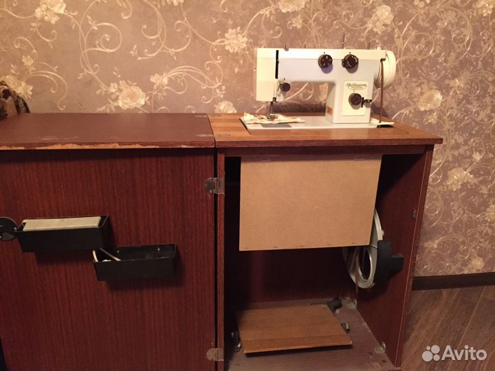 Швейная машинка Чайка 143