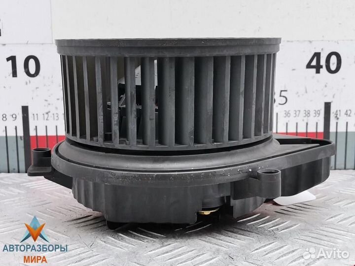 Моторчик печки Audi A4 B5 рест. 2001 8E1820021B