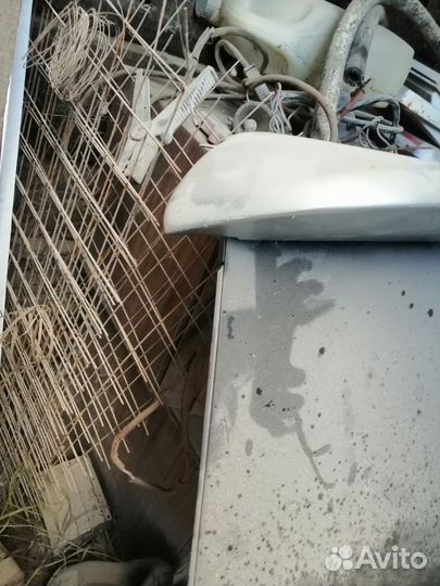 Дверь заднее стекло спойлер тайота noah zrr75