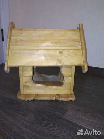Кормушка для птиц из дерева