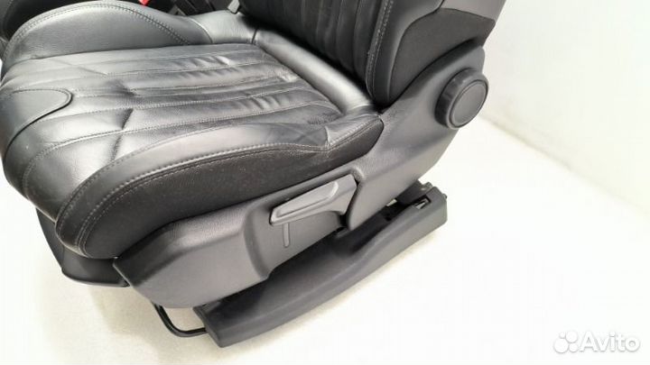 Сиденья комплект Peugeot 3008 C2A DW10FD 2017