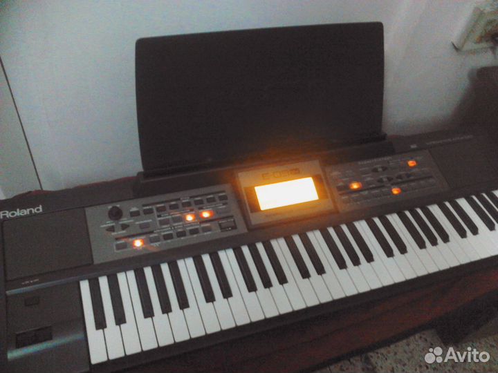 Roland E9