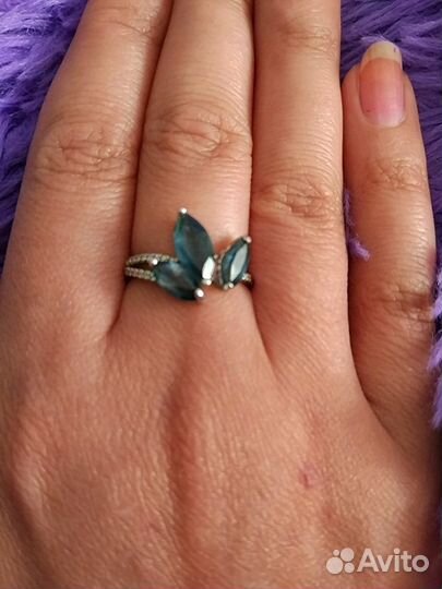 Серебряное кольцо с топазами