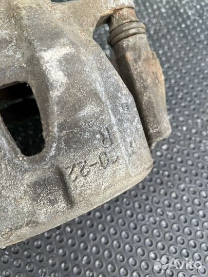 Суппорт передний Toyota Corolla 150