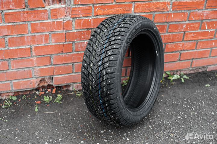 Zmax Winternova Stud II 295/40 R21 107T