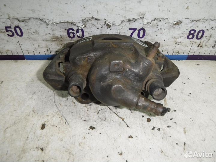 Суппорт передний правый VW Scirocco II