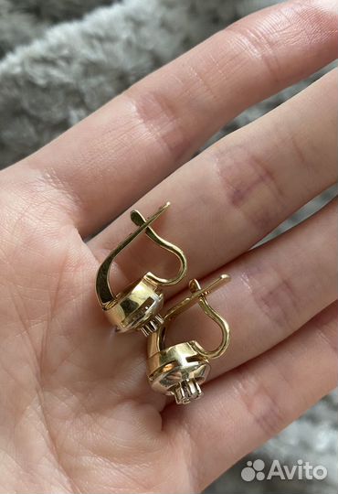 Золотые серьги с бриллиантами
