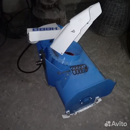 Снегоуборщик и насадка на мотоблок
