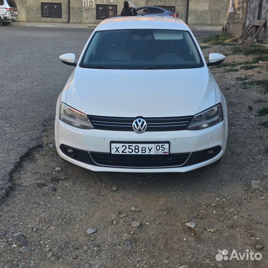 Капот на джету