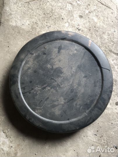 Кожух запасного колеса