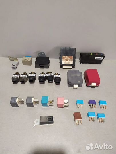 Реле Toyota Corolla 2011