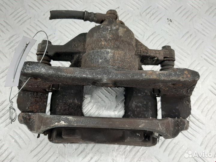 Суппорт передний левый Toyota Auris 2007