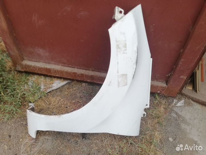 Ford Fiesta MK6 Крыло переднее левое 1777181