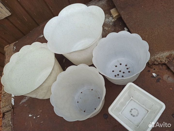 Пластмассовые цветочные горшки